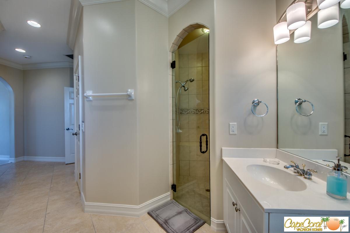 40-Master Bathroom